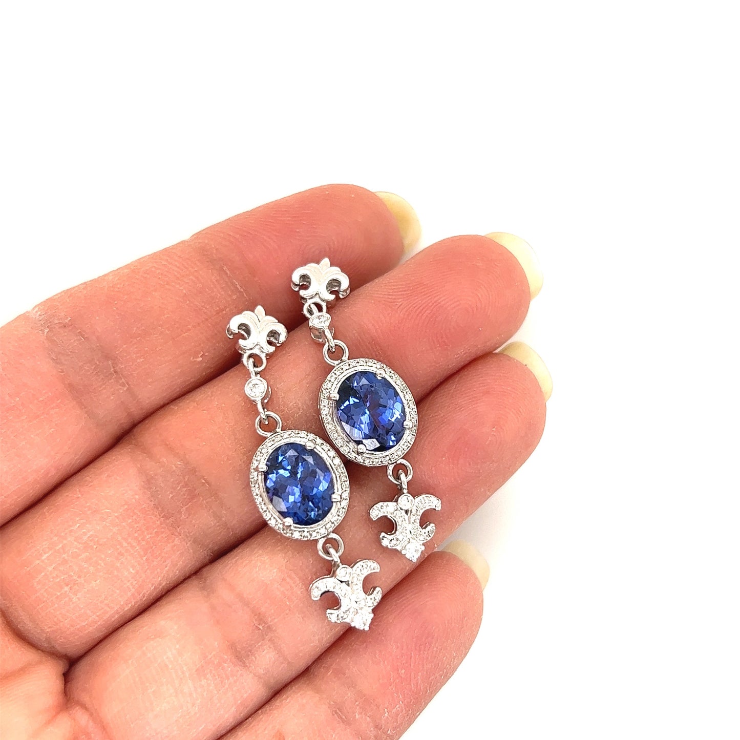 4.08 Carats Tanzanite Dangling Earrings